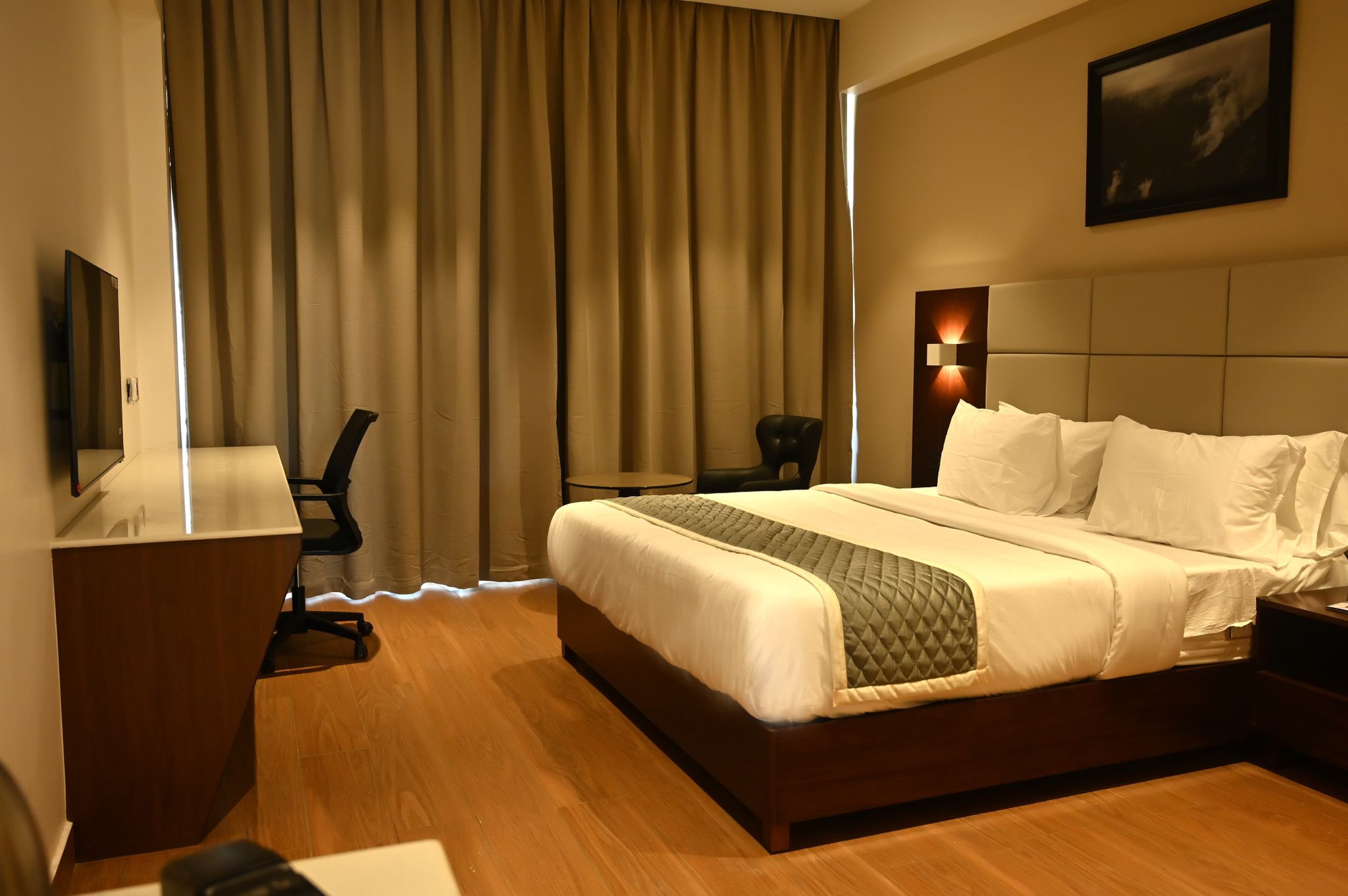 DELUXE DOUBLE ROOM