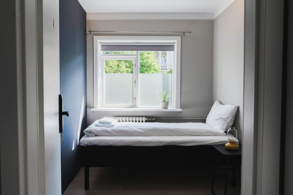 Single Room (Shared Bathroom and Kitchen)