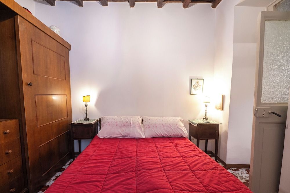 One Bedroom Family Retreat Near Campo de Fiori (Via dei Banchi Vecchi 134)