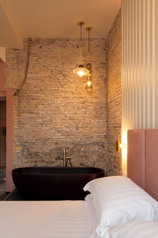 Deep Soaking Bathtub