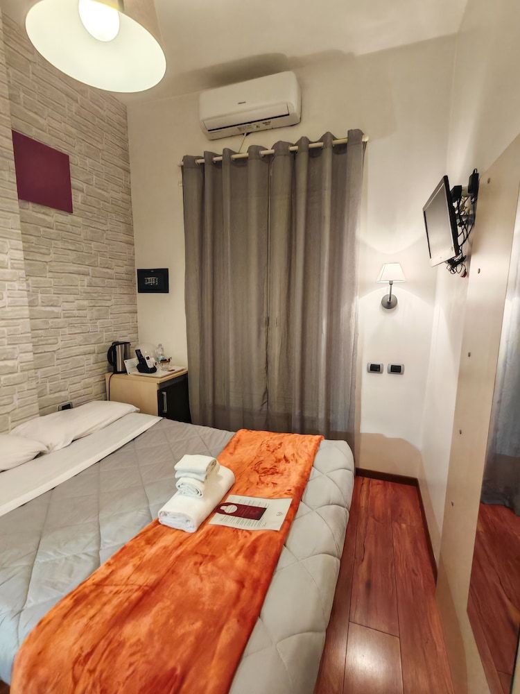 Economy Room