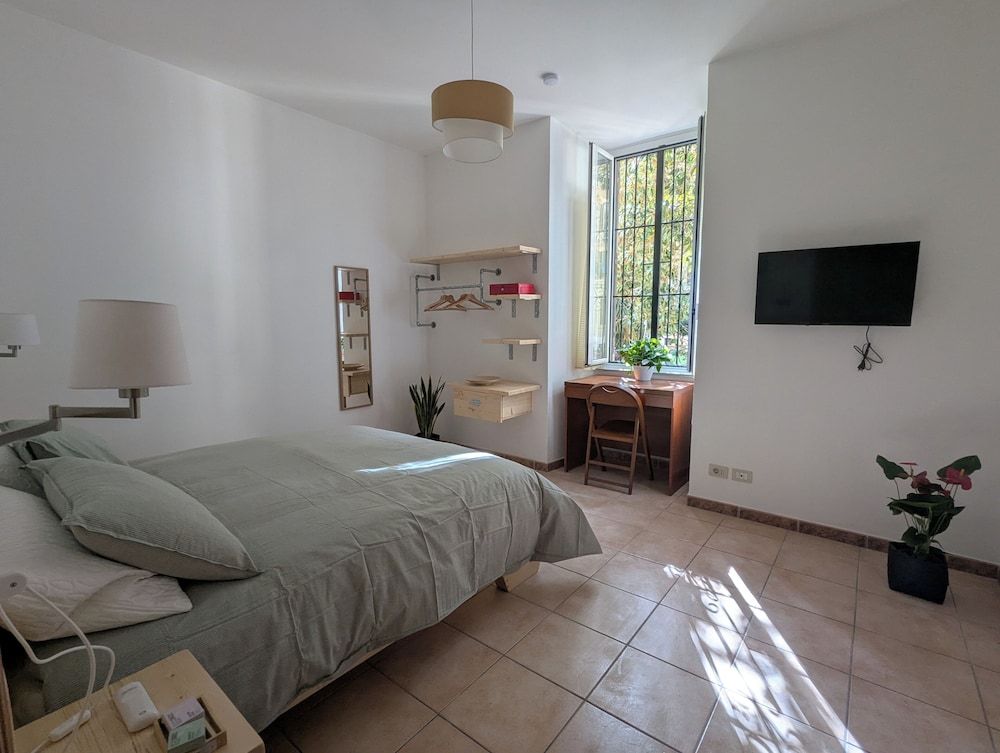 Comfort Double Room, 1 King Bed, Private Bathroom