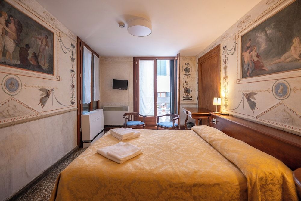 Deluxe Double Room, Canal View