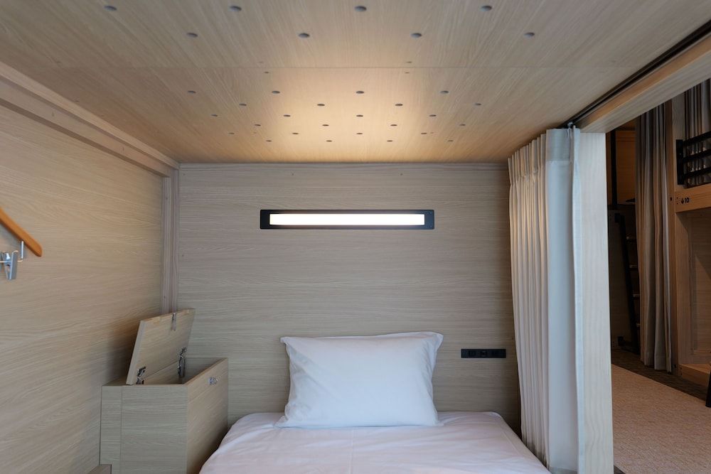 Comfort Shared Dormitory, Women only, Non Smoking