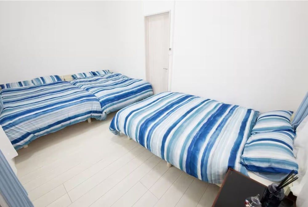 Apartment (302)