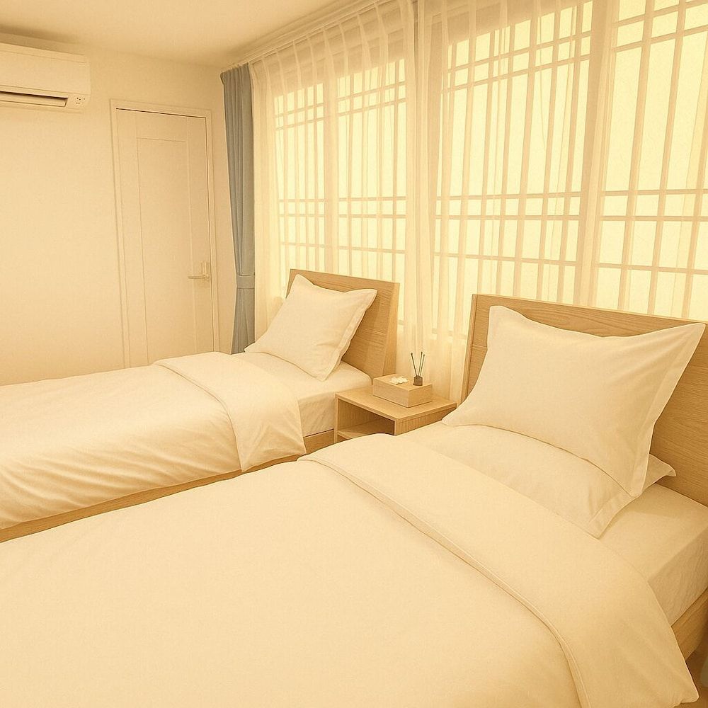 Twin Room (401)