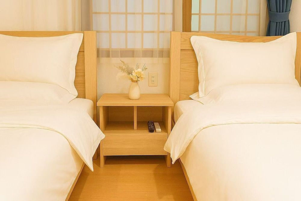 Premier Twin Room (402)