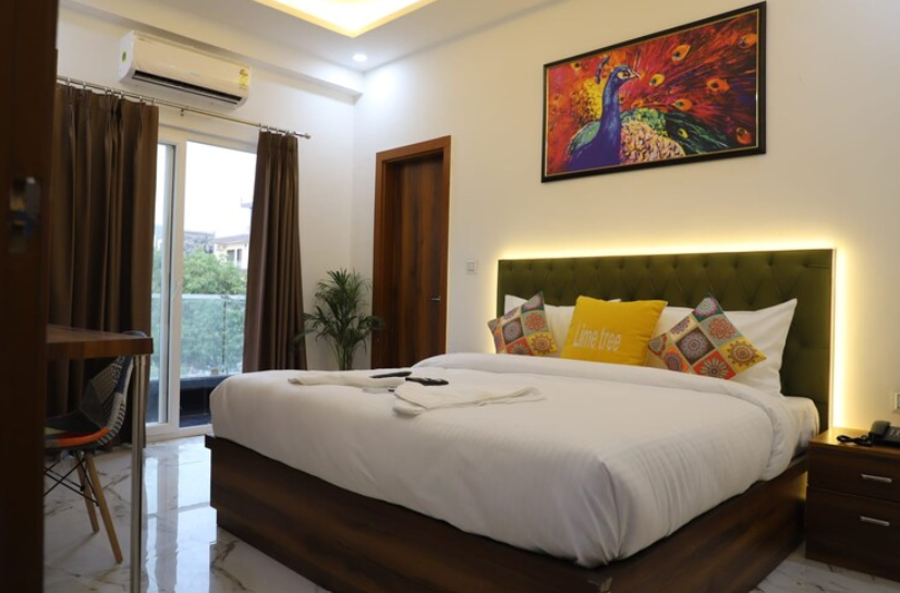 The Grove Hotels By Opulent Inn Deluxe Room with Balcony 2