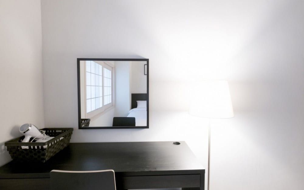 Canvas Hostel - Black Deluxe Double Room 6