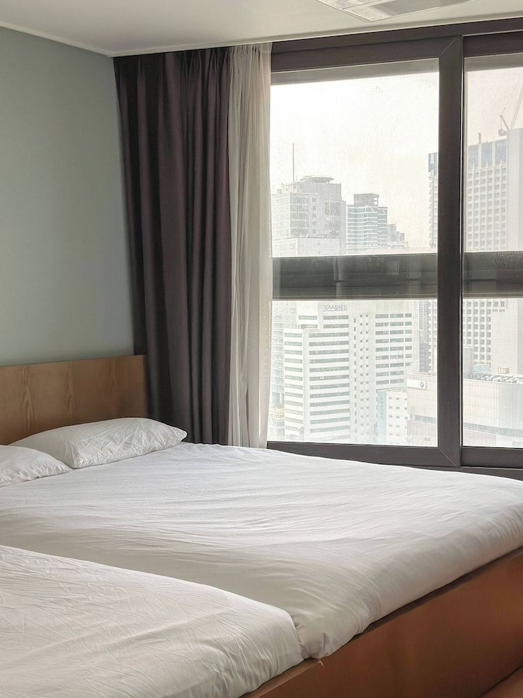 HOTEL WITH Premium Apartment (Bed&View randomly assigned,Extra futon does NOT included in the extra person fee) 9