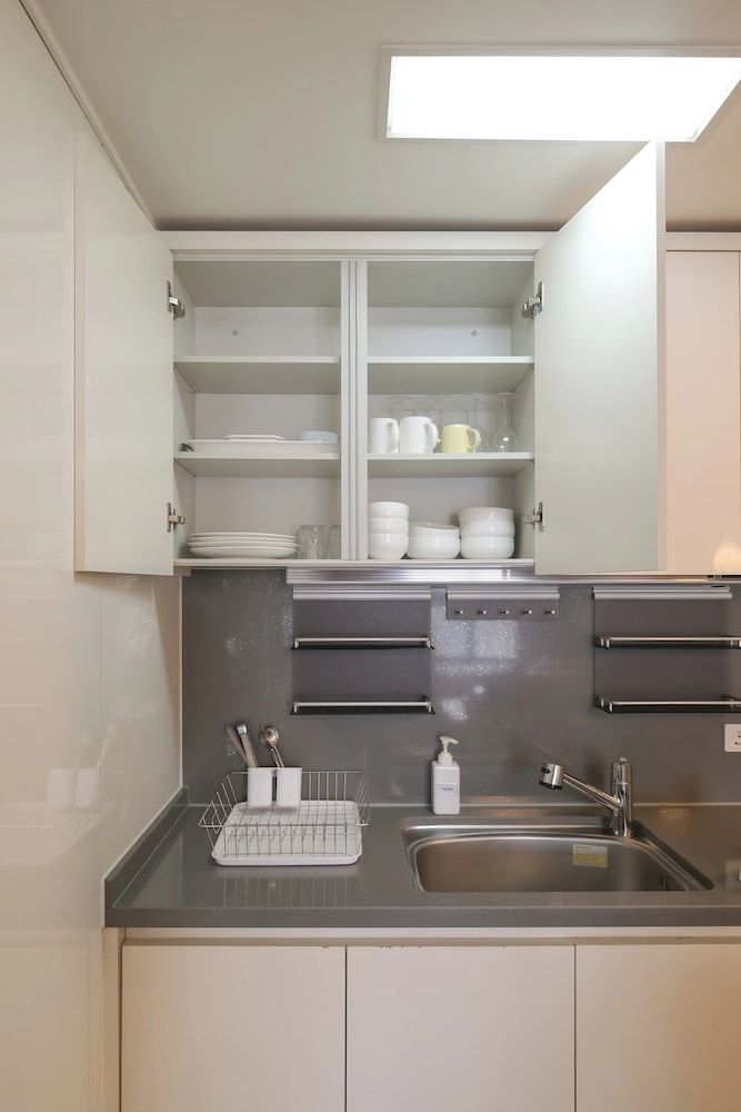 HOTEL WITH Premium Apartment (Bed&View randomly assigned,Extra futon does NOT included in the extra person fee) 24