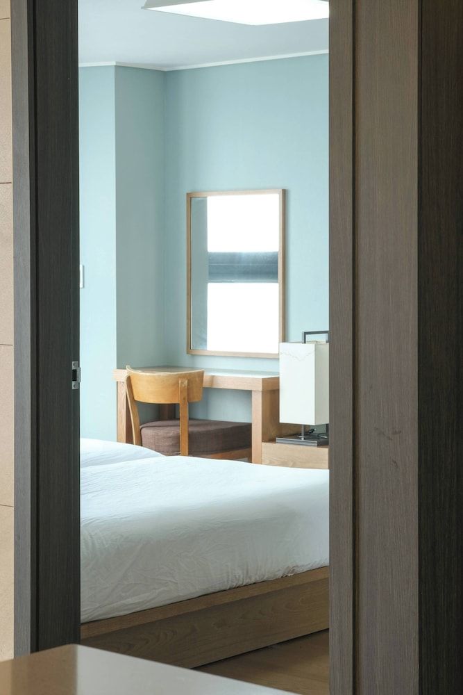 HOTEL WITH Premium Apartment (Bed&View randomly assigned,Extra futon does NOT included in the extra person fee) 30