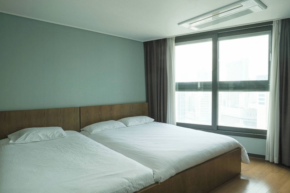 HOTEL WITH Premium Apartment (Bed&View randomly assigned,Extra futon does NOT included in the extra person fee) 13