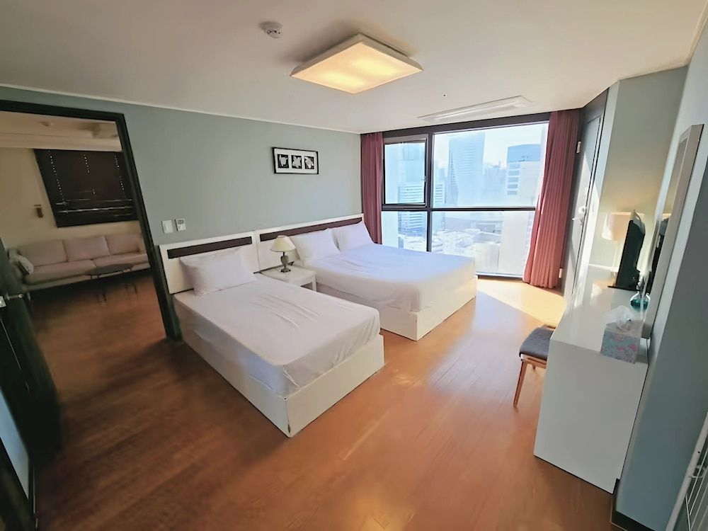 HOTEL WITH Premium Apartment (Bed&View randomly assigned,Extra futon does NOT included in the extra person fee) 6