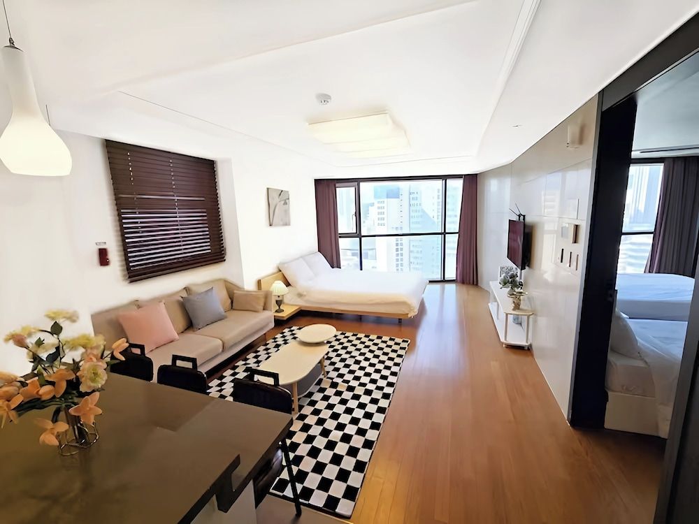 HOTEL WITH Premium Apartment (Bed&View randomly assigned,Extra futon does NOT included in the extra person fee) 33