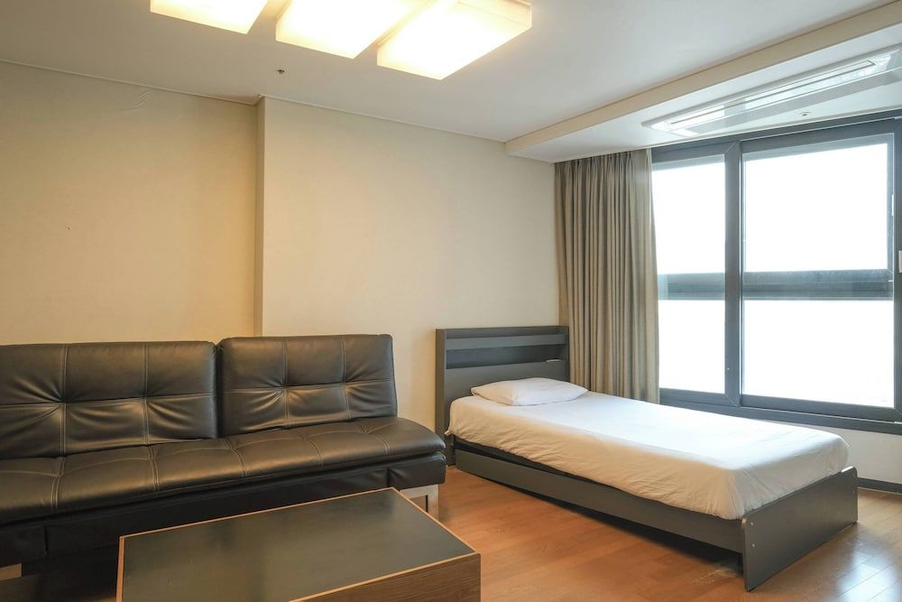 HOTEL WITH Premium Apartment (Bed&View randomly assigned,Extra futon does NOT included in the extra person fee) 16