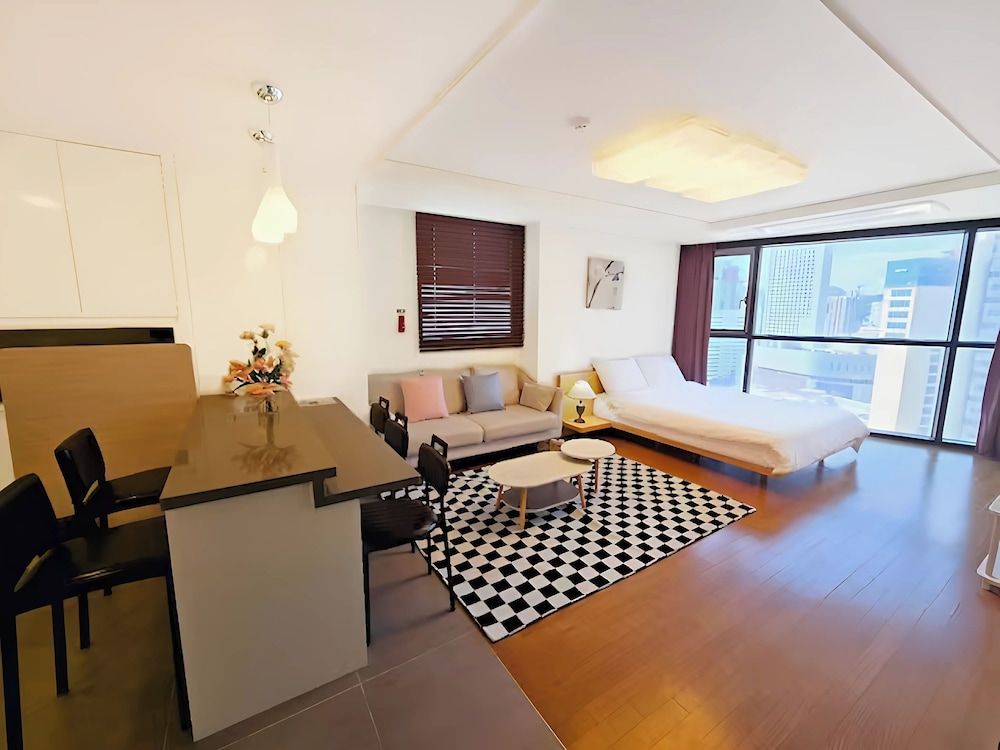 HOTEL WITH Premium Apartment (Bed&View randomly assigned,Extra futon does NOT included in the extra person fee) 34