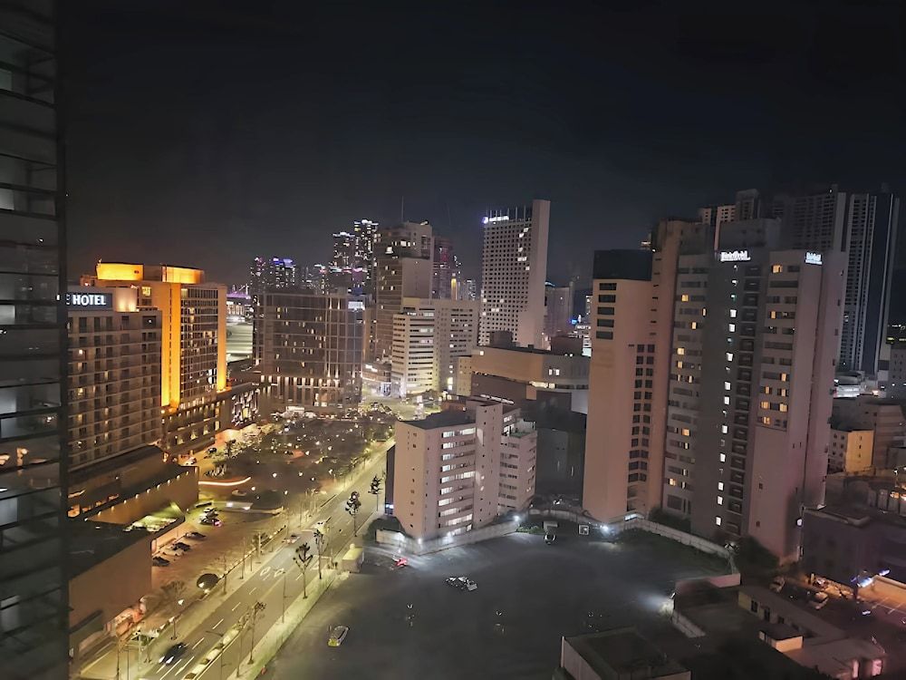 HOTEL WITH Premium Apartment (Bed&View randomly assigned,Extra futon does NOT included in the extra person fee) 21