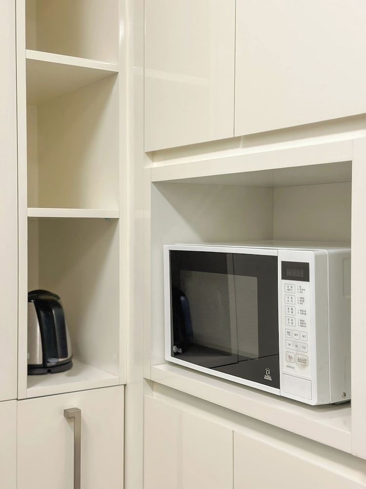 HOTEL WITH Premium Apartment (Bed&View randomly assigned,Extra futon does NOT included in the extra person fee) 32