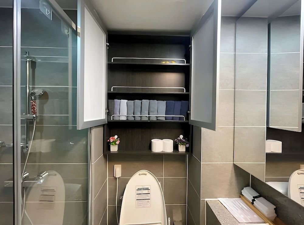 HOTEL WITH Premium Apartment (Bed&View randomly assigned,Extra futon does NOT included in the extra person fee) 27