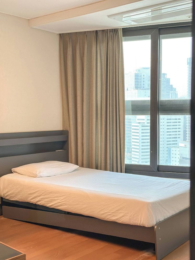 HOTEL WITH Premium Apartment (Bed&View randomly assigned,Extra futon does NOT included in the extra person fee) 17