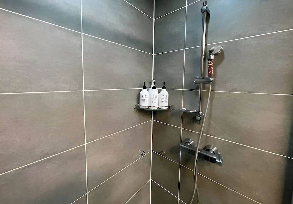 HOTEL WITH Premium Apartment (Bed&View randomly assigned,Extra futon does NOT included in the extra person fee) 26