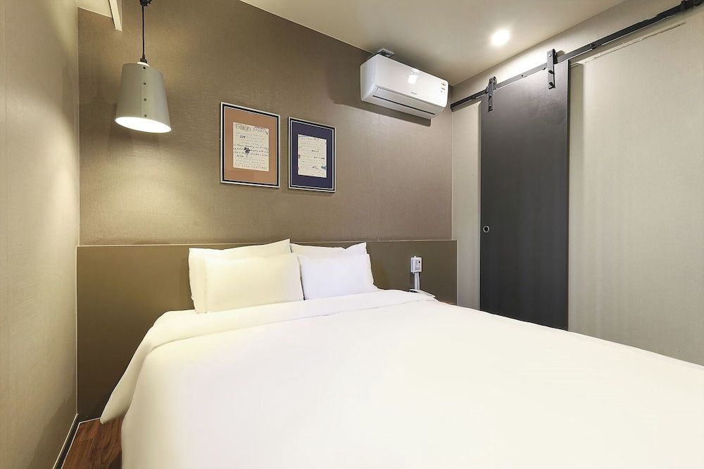 Hotel Gray Standard Room 6