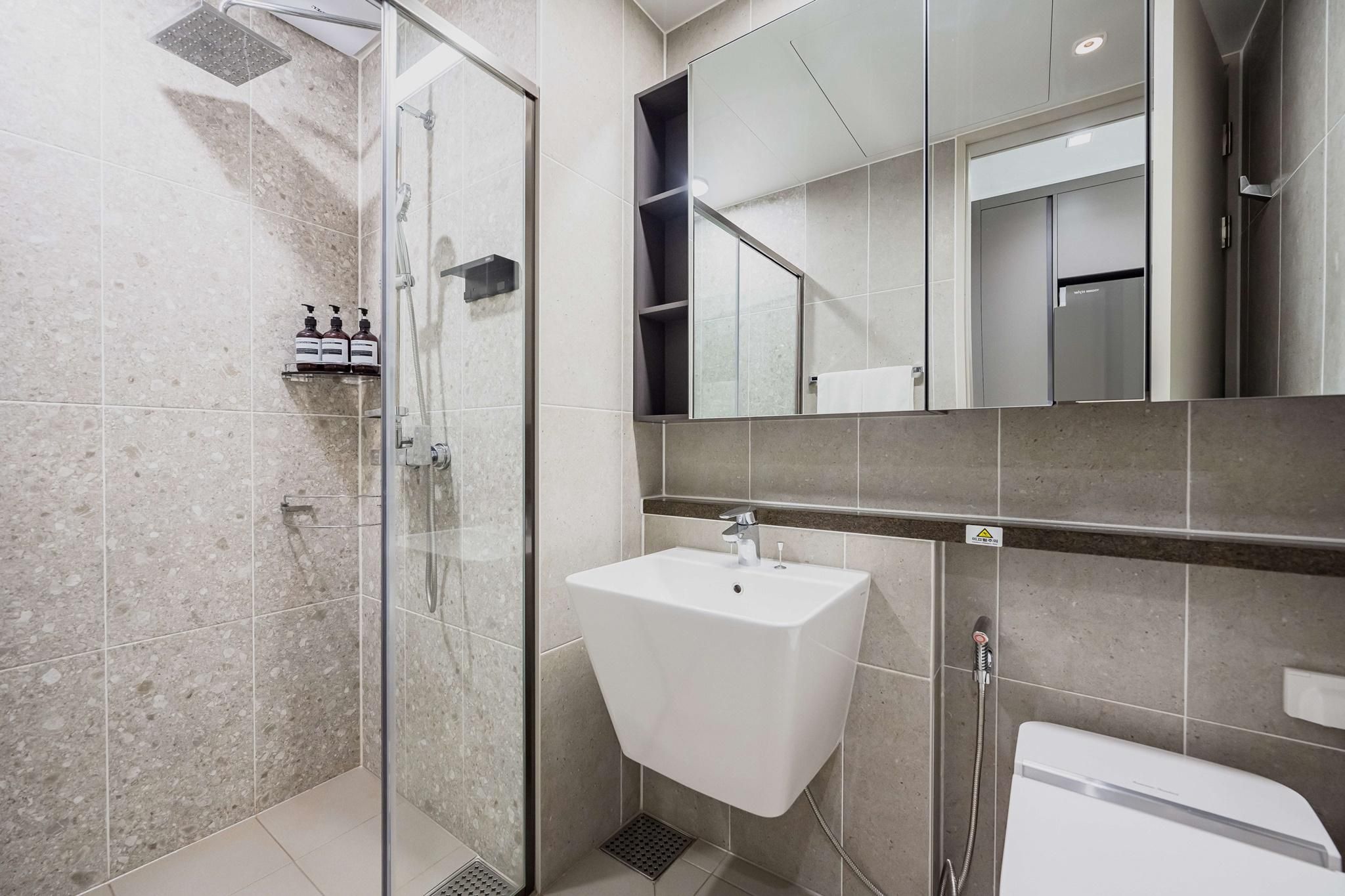 Grand Three-Bedroom with Half Ocean View