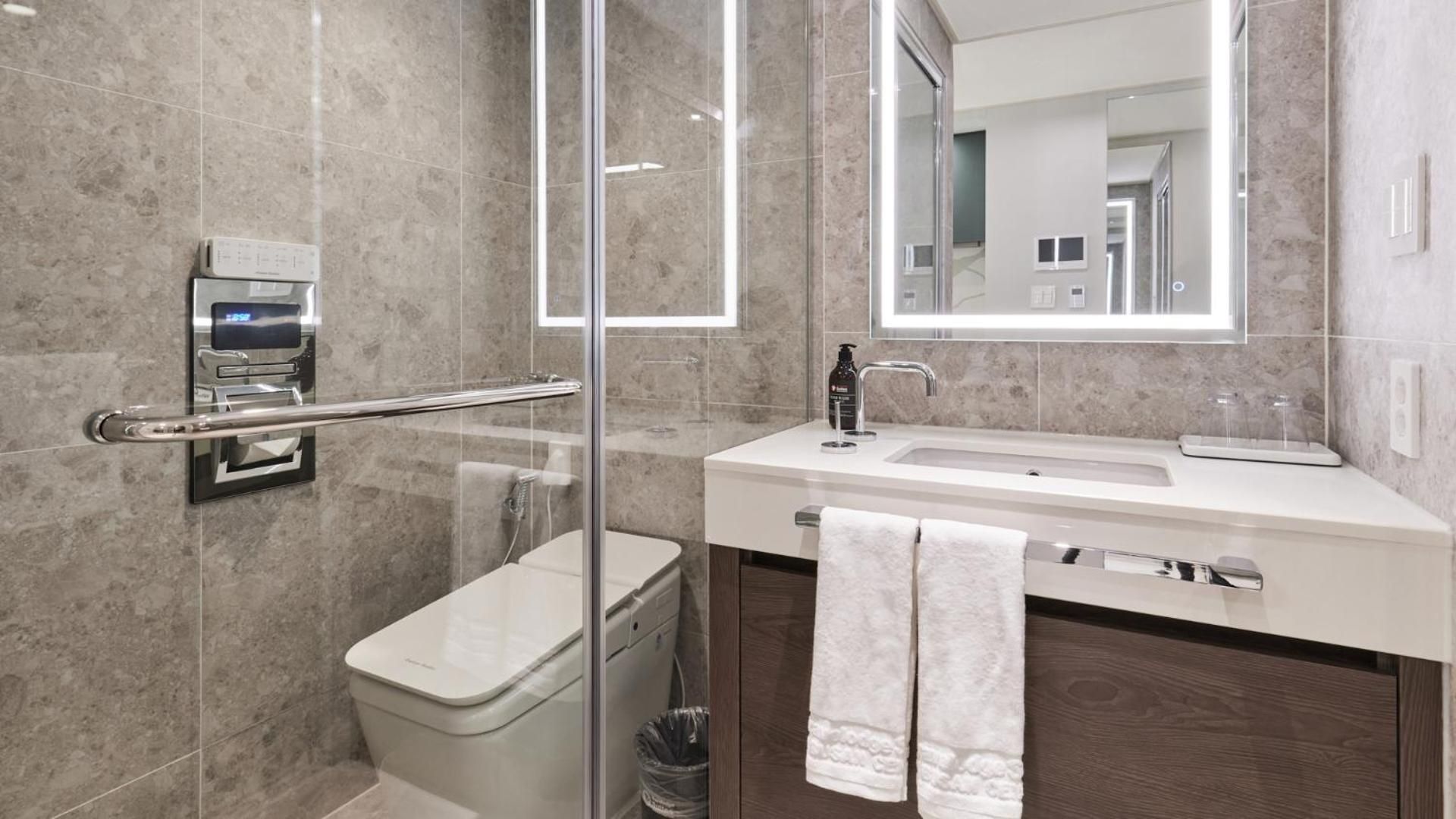 Deluxe Around Double