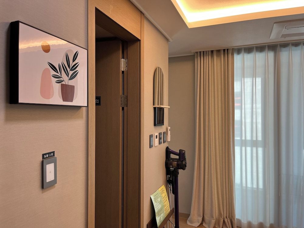 Haeundae Lamer Stay Deluxe City View 36