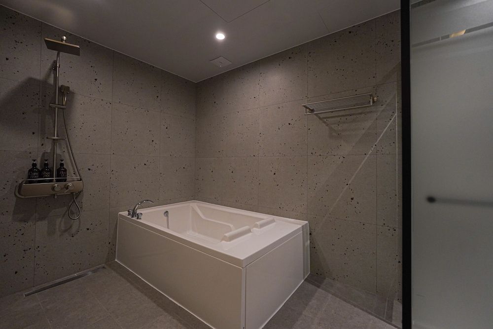 Urban Groove Hotel Premier Deluxe 6