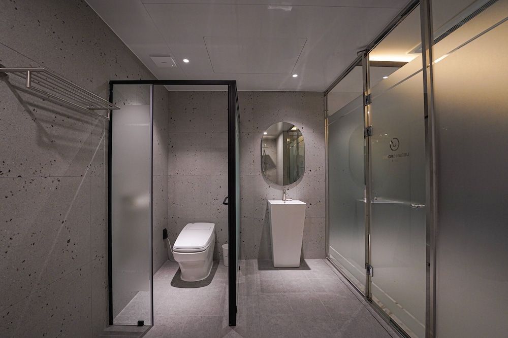 Urban Groove Hotel Premier Deluxe 5