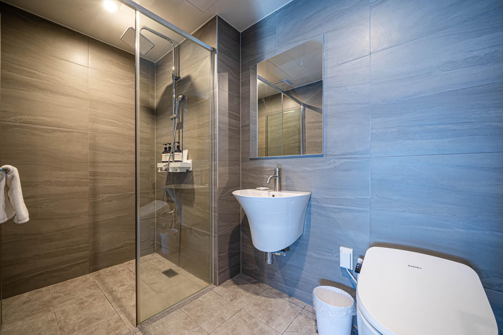 Superior City View King Room