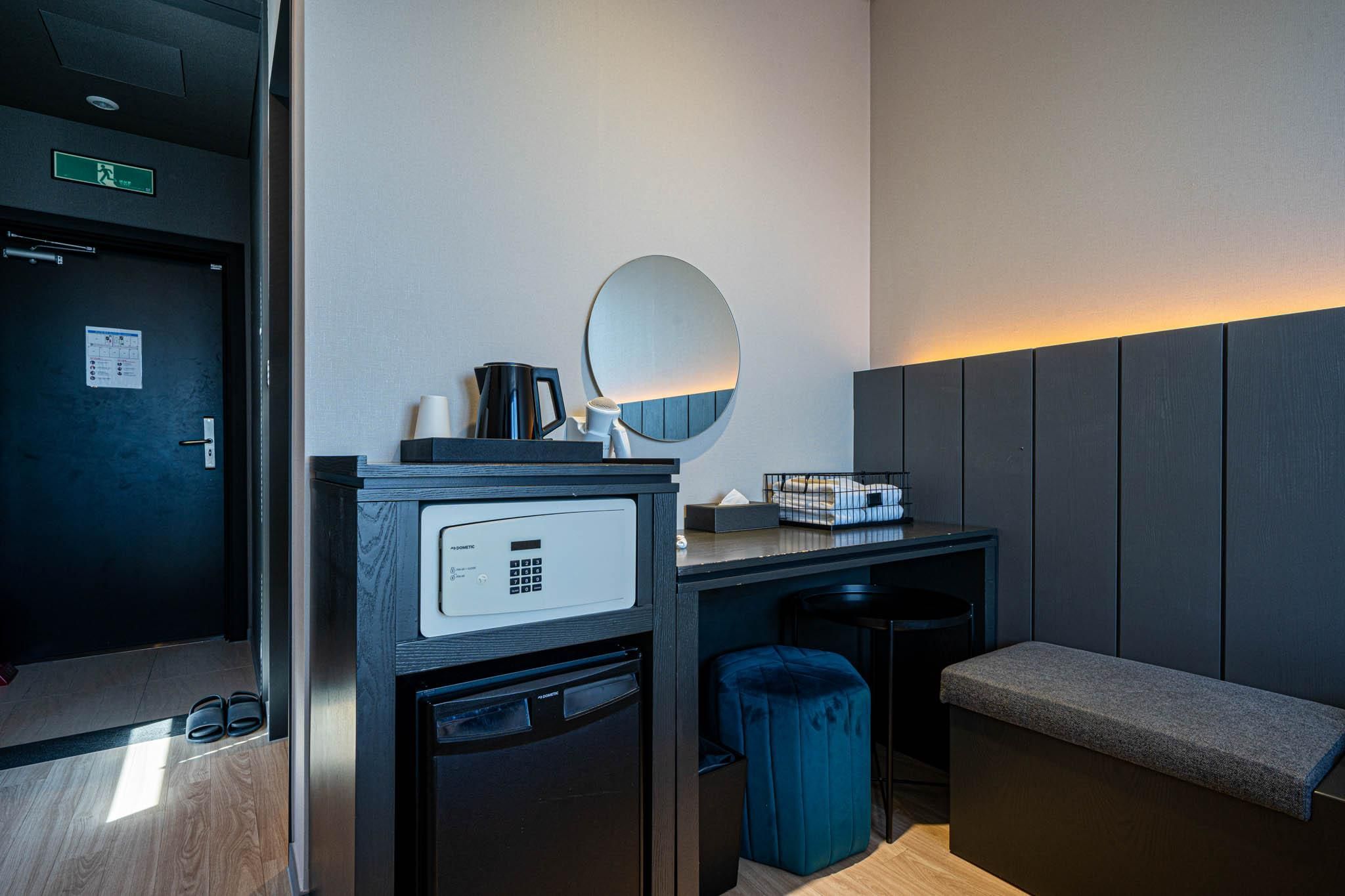 Superior City View King Room