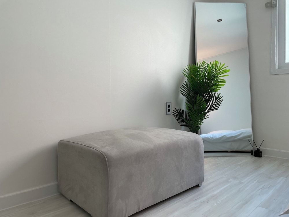 Stayhere Sofa TV Room 6