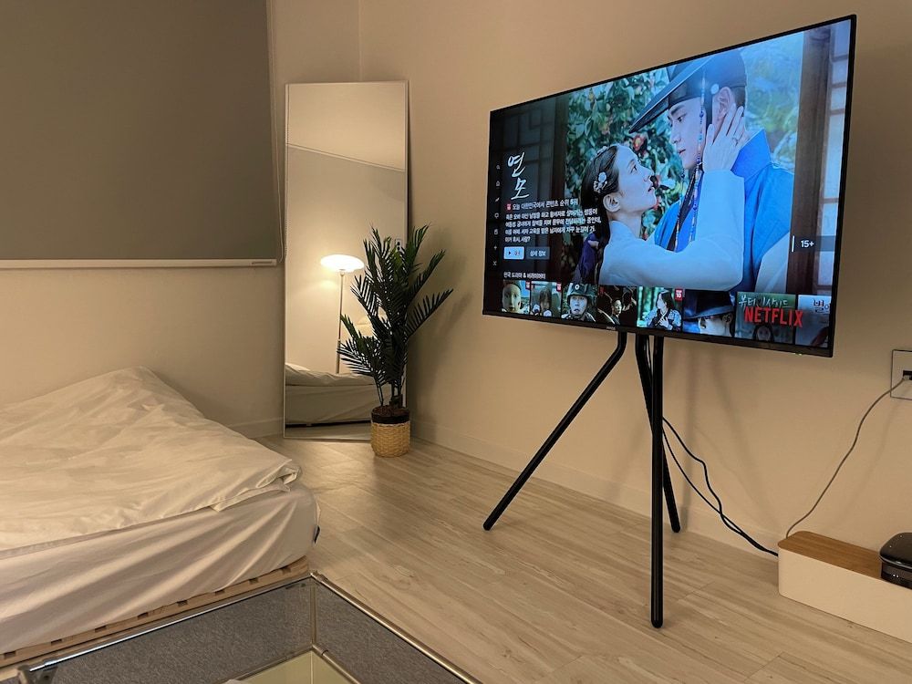 Stayhere Sofa TV Room 9