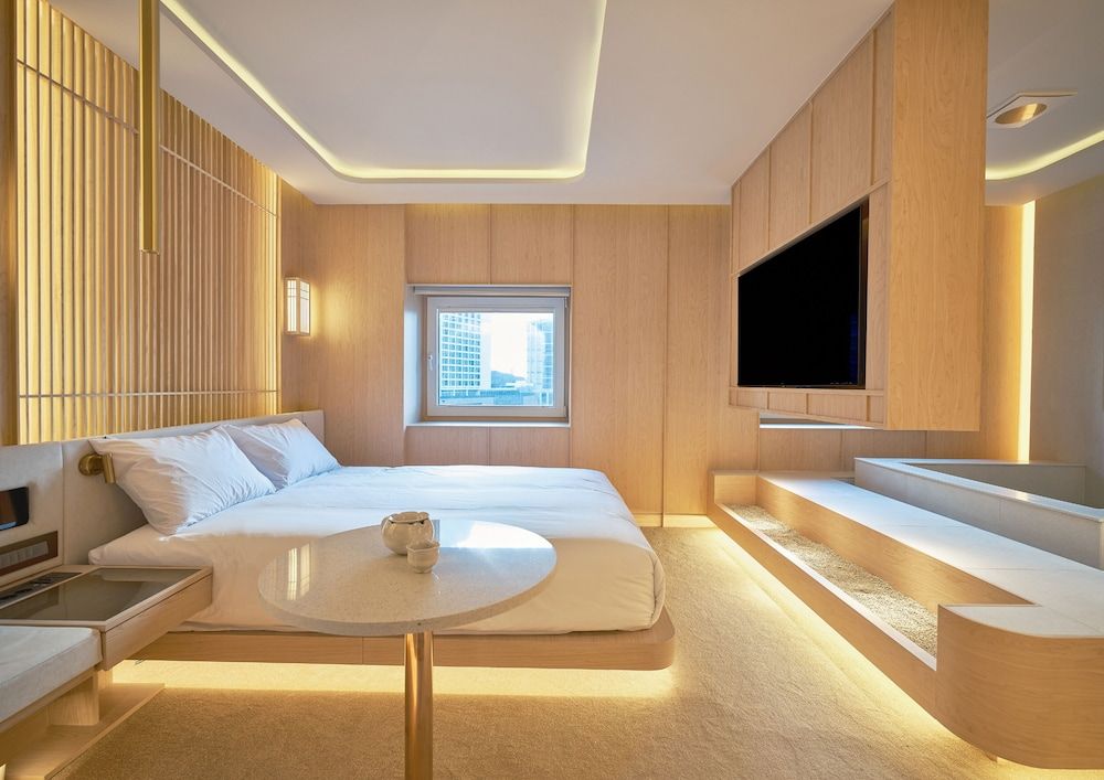 UH Continental CenterPoint Deluxe Double Spa Room (Randomly Selected) 9