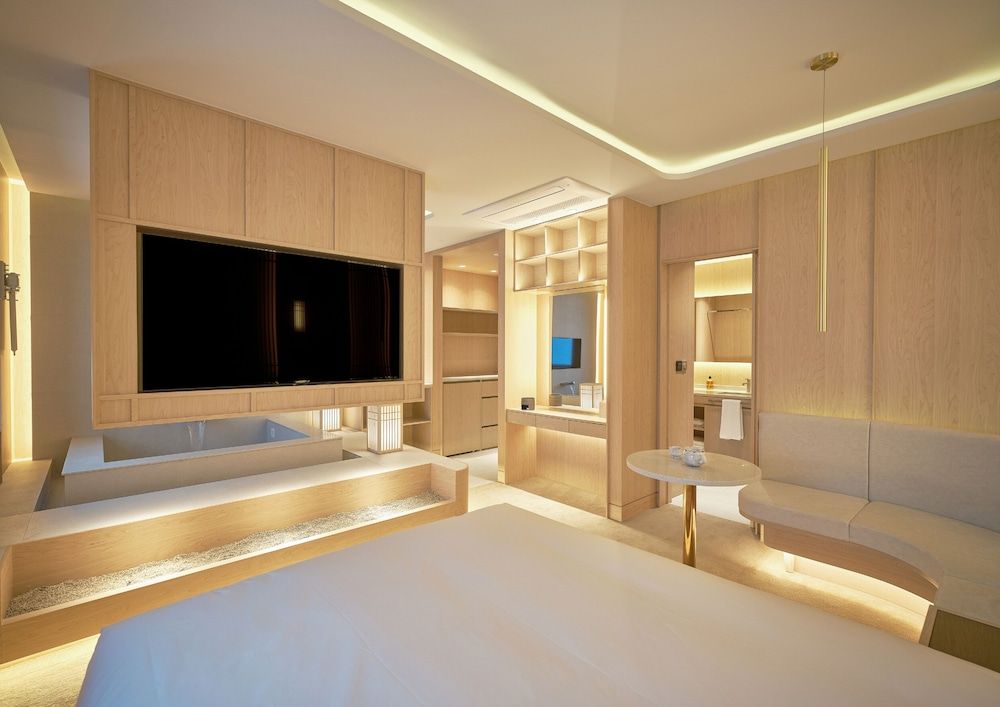 UH Continental CenterPoint Deluxe Double Spa Room (Randomly Selected) 16