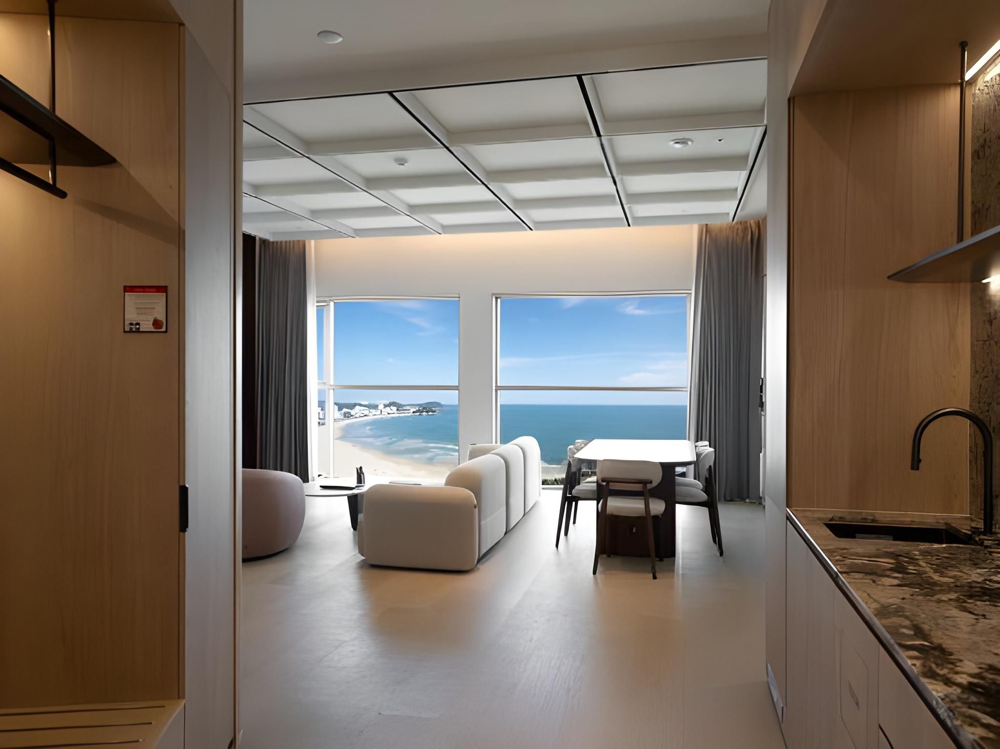 Grand Suite Seaview with Spa Bath