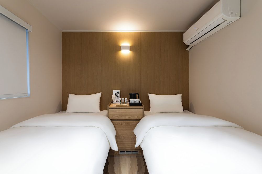Bread Hill Hotel Jongno Superior Twin Room 4