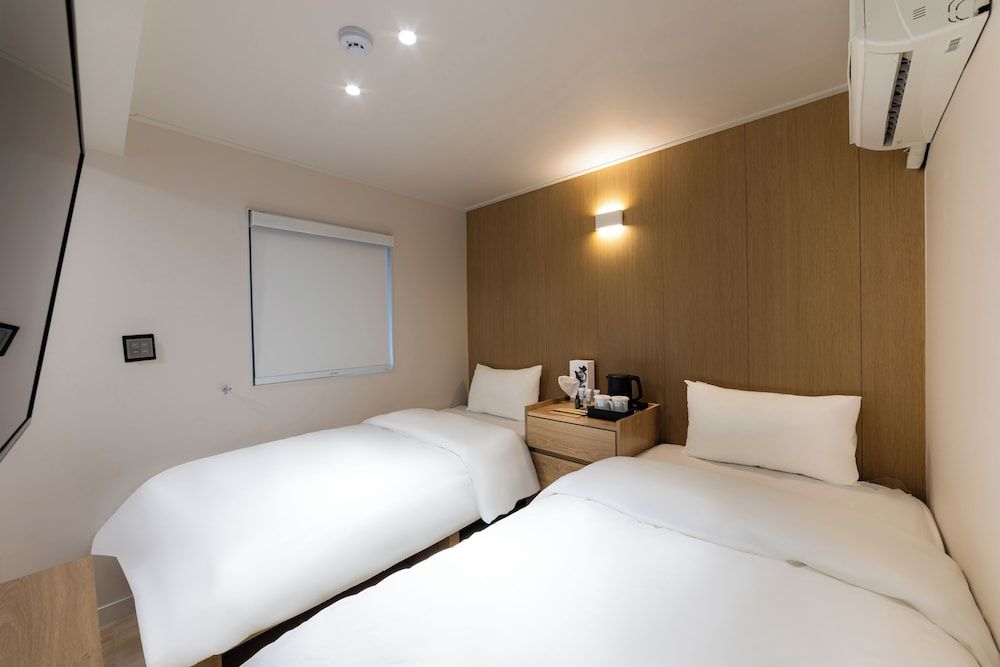 Bread Hill Hotel Jongno Superior Twin Room 5