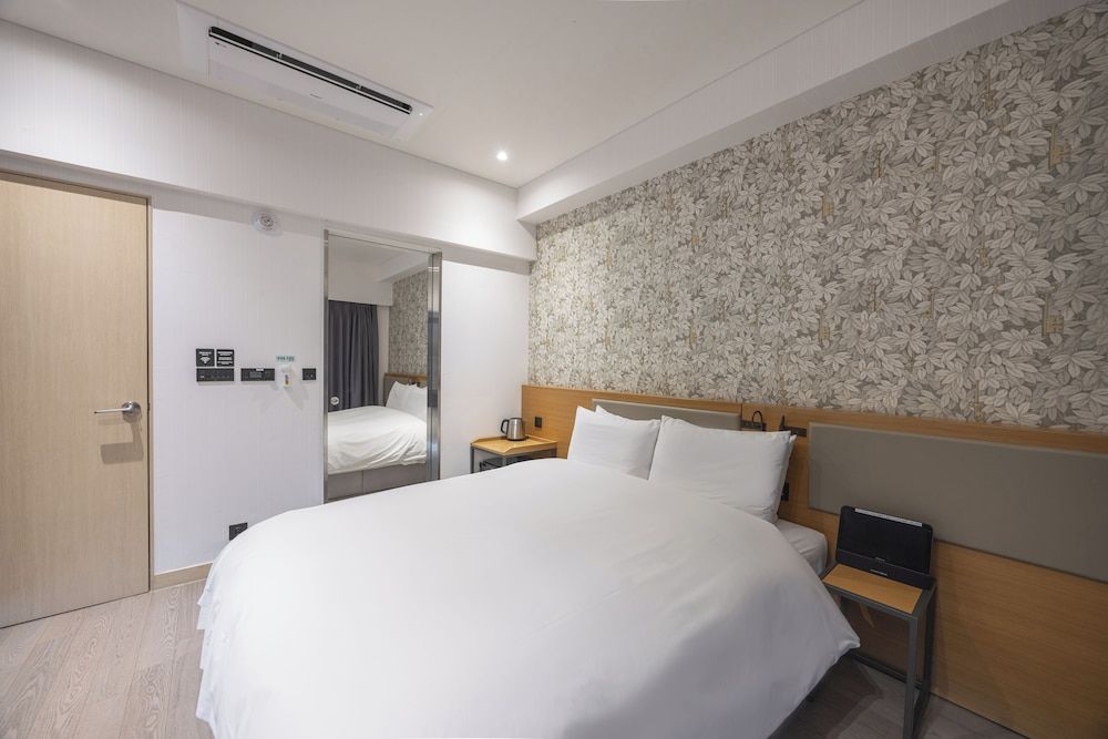 Brown-dot Hotel Haeundae Standard Double Room 2