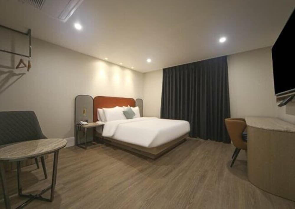 H AVENUE 2. Deluxe 4