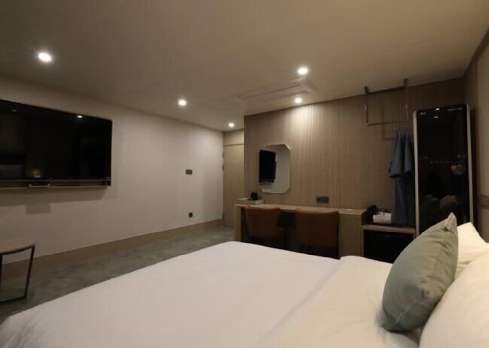 H AVENUE 2. Deluxe 11