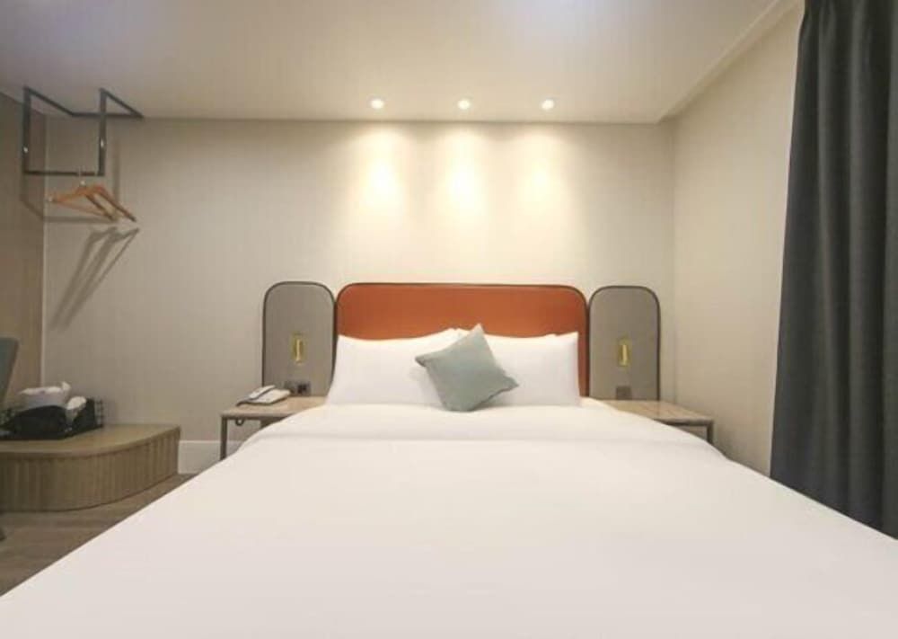 H AVENUE 2. Deluxe 8