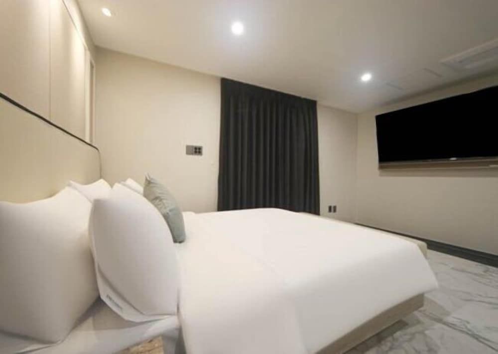 H AVENUE 2. Deluxe 7