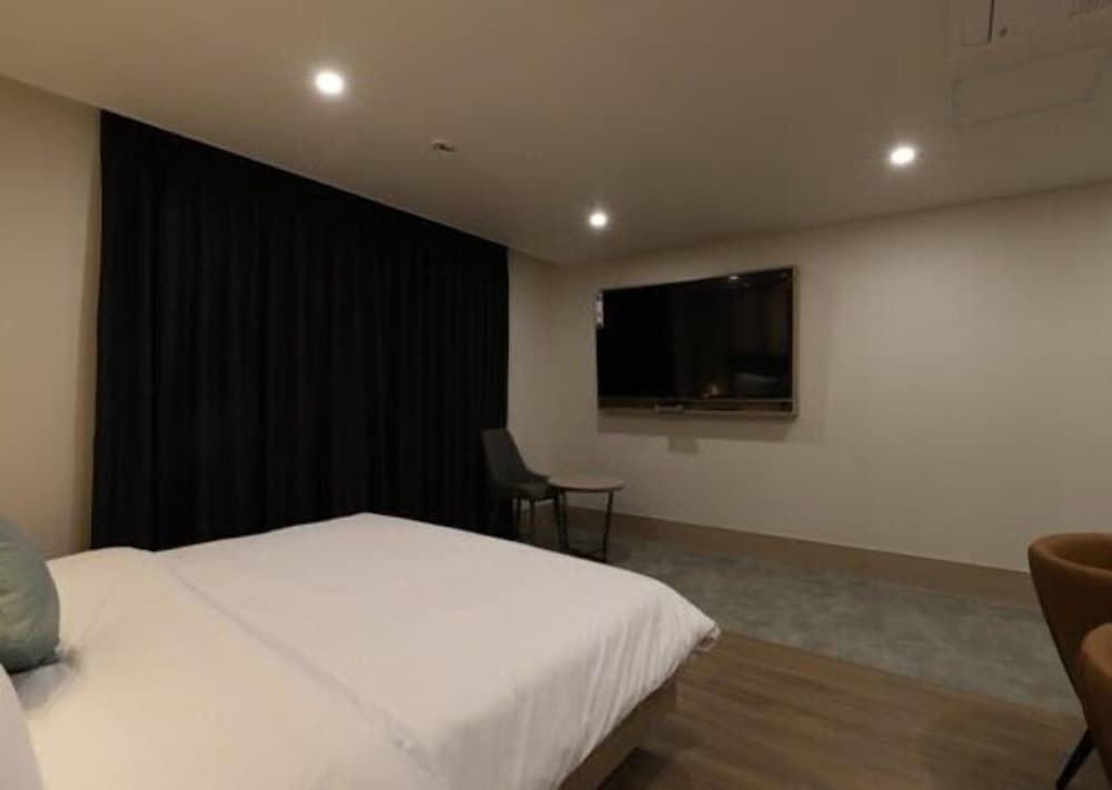 H AVENUE 2. Deluxe 9