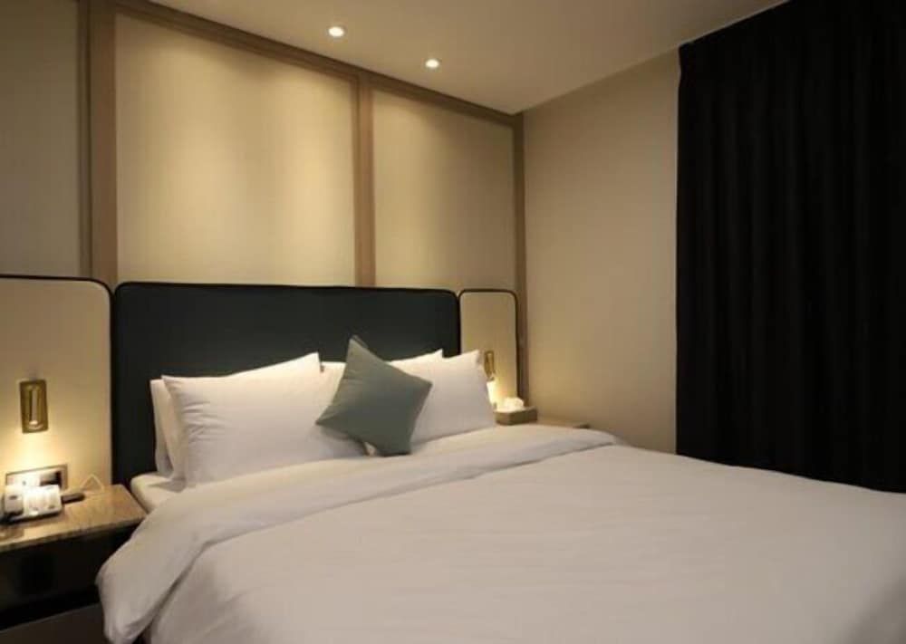 H AVENUE 2. Deluxe 3