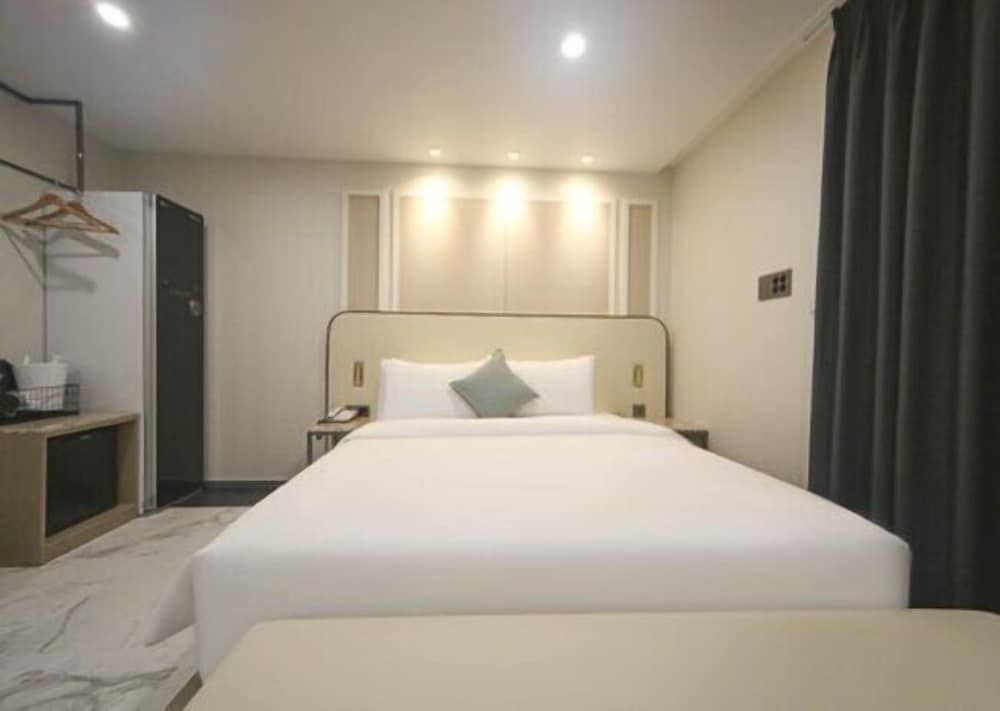 H AVENUE 2. Deluxe 10