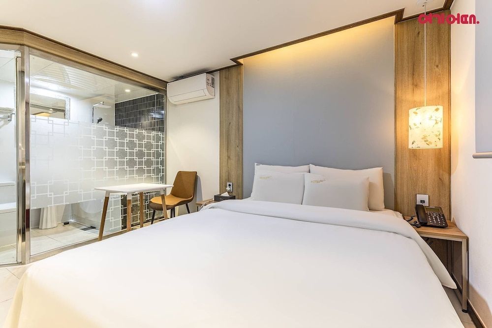 MARU HOTEL Double Room 4